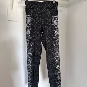 Lululemon Athletica Black and Gray Patterned Leggings 4